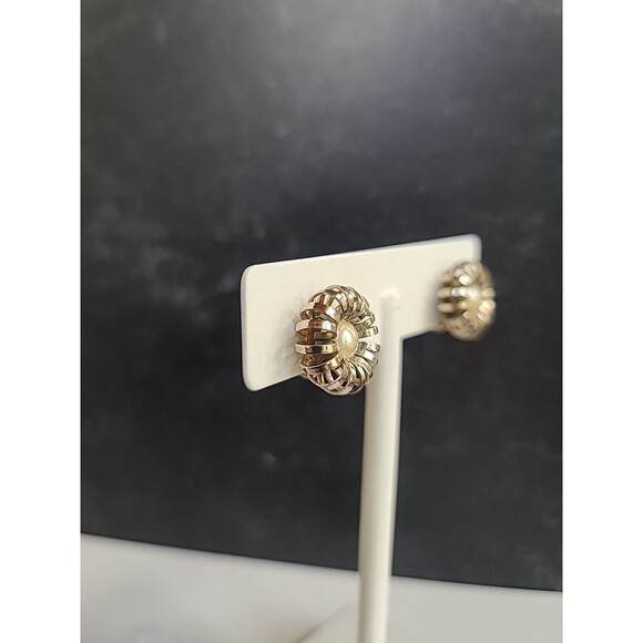 Faux Pearl Floral Screwback Earrings Vintage - Picture 6 of 10
